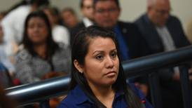 Salvadoreña enfrenta nuevo juicio por homicidio tras parir a bebé muerto