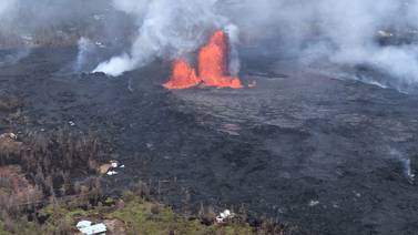 Recomiendan nuevas evacuaciones en Hawái tras avance de ríos de lava