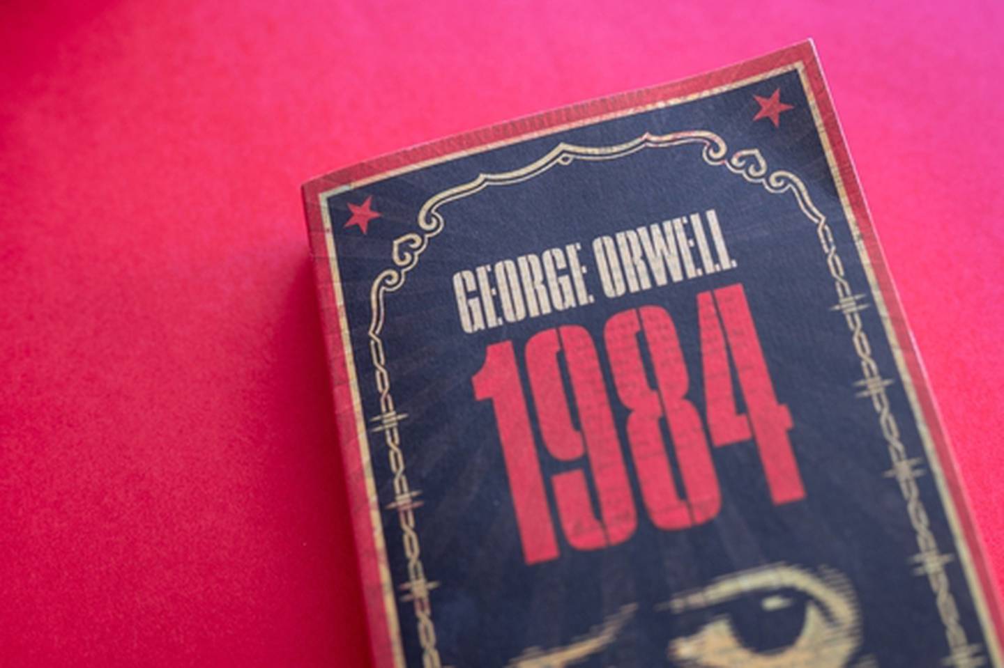A cuarenta años de su tiempo literario, la novela "1984" de George Orwell podría antojarse profética.
