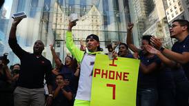 Filas y frustración acompañan primer día de ventas del iPhone 7 en 25 países 