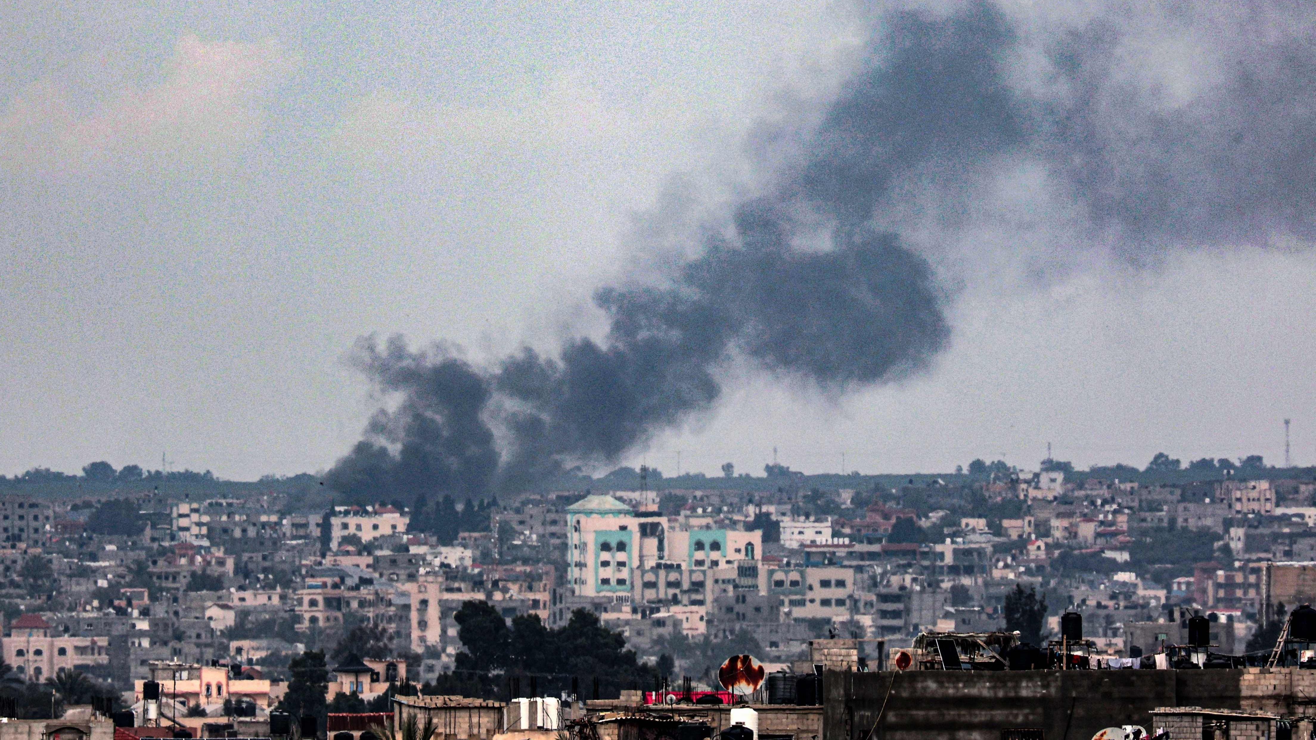 Se esperaba que antes de que iniciara el Ramadán se lograra una tregua entre Hamás e Israel; sin embargo, el lunes por la noche tropas israelís continuaron bombardeando Gaza. Foto: Said Khatib/AFP