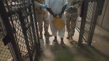 EEUU envía a cinco presos de  Guantánamo a Emiratos Árabes Unidos 