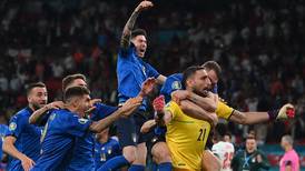 Competencia de Keylor Navas se viste de héroe para entregarle la Eurocopa a Italia
