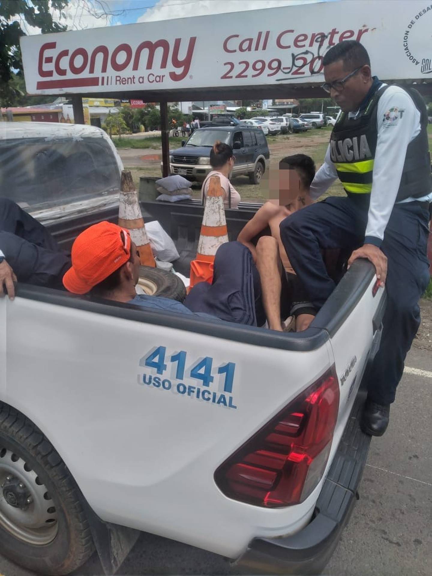 Contra los dos sujetos que la Fuerza Pública detuvo al accidentarse en el carro de la víctima, se dictaron medidas cautelares. Foto: Cortesía MSP.