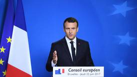 Emmanuel Macron presenta polémica ley antiterrorista en Francia 
