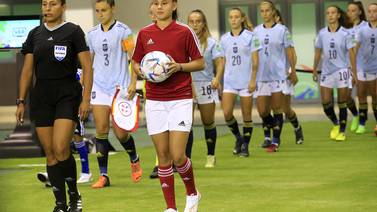 Niña tica hizo suyo el Mundial Femenino luego de hallar en el fútbol la fuerza para vencer al cáncer
