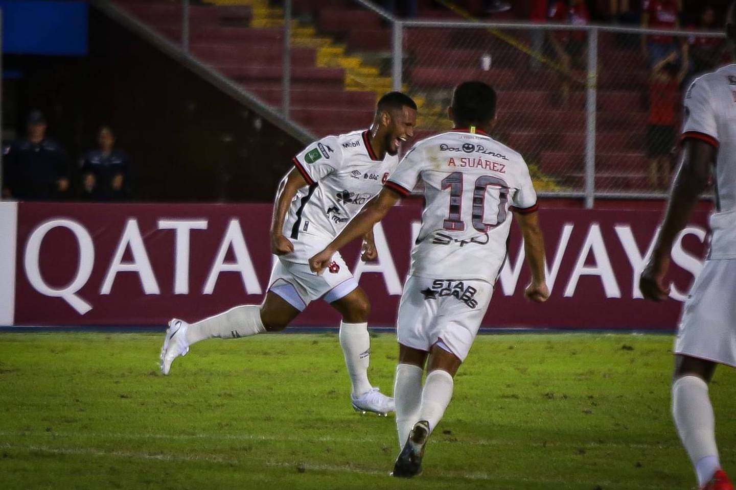 Alex López salió del banquillo para darle el triunfo a Alajuelense en Panamá contra Sporting San Miguelito.