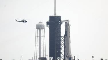 Mal tiempo amenaza histórico lanzamiento de SpaceX