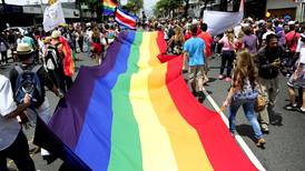 Gobierno opta por legalizar uniones gais mediante Código de Familia