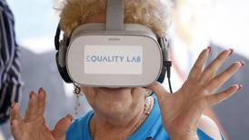 Realidad virtual ayuda a adultos mayores de Miami a cumplir sus sueños y combatir la depresión