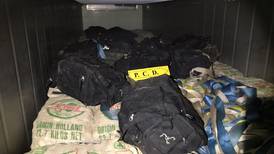 Policía localiza 406 kilos de cocaína en barco procedente de Colombia