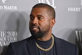 Kanye West enfrenta demanda por presunto racismo en su equipo de trabajo