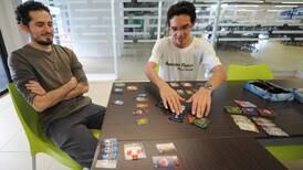 Jóvenes ticos buscan financiar juego de mesa por medio de Kickstarter