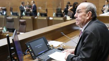 Rodrigo Arias pone reglas al uso de la palabra por el orden en el plenario