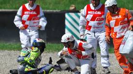 Rossi se fracturó la pierna derecha