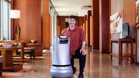  Hoteles Silicon Valley fichan al robot Relay para el servicio de habitaciones    