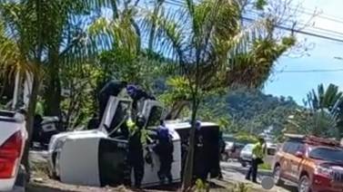 Otro carro de Presidencia sufre accidente en gira de Rodrigo Chaves en zona sur
