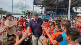 Luis Fernando Suárez llevó alegría y esperanza a más de 600 niños de barrios marginados de Puntarenas