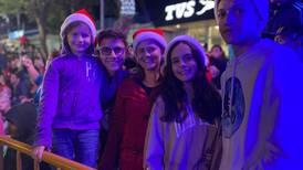 Festival de la Luz: Familia de 10 personas esperó siete horas para ver a Sandra Cauffman  