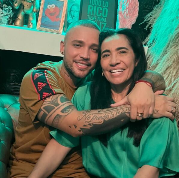 El cantante colombiano Jessi Uribe compartió una fotografía con su mamá a través de Instagram.