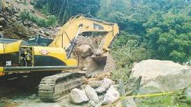 Ingenieros valoran usar dinamita para quitar “tapón” de piedras en ruta a San Carlos