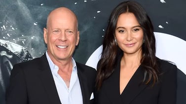 Esposa de Bruce Willis se molesta por comentarios malintencionados sobre la salud del actor