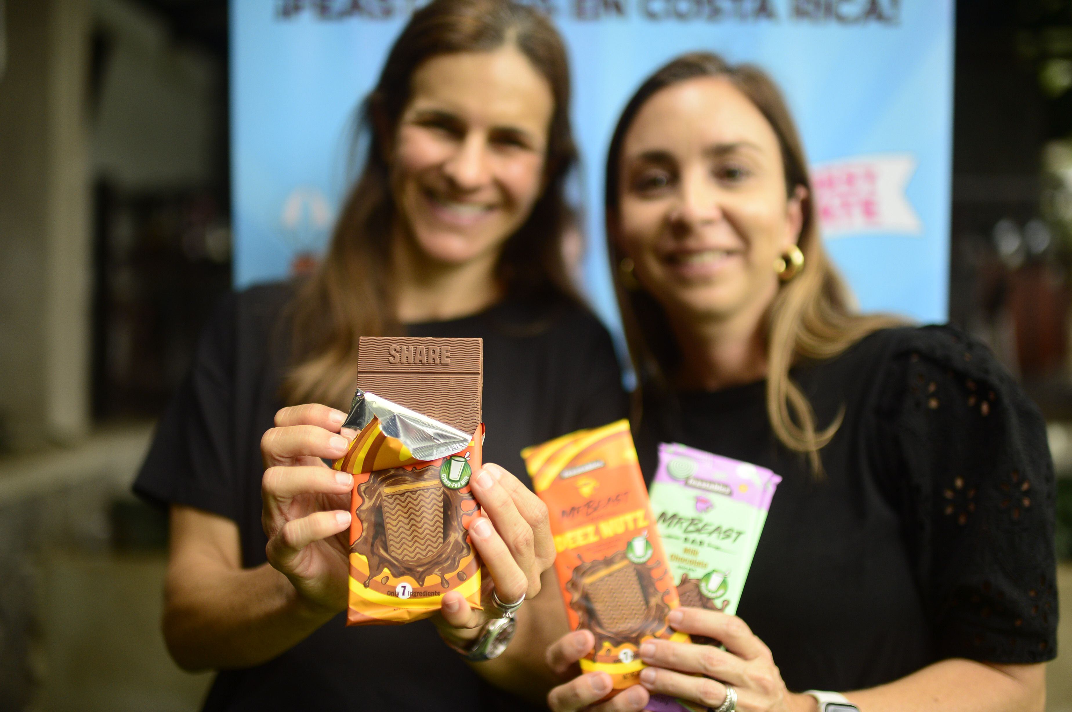 Mariana Calvosa y Marijose Cageao comenzaron a planear traer los chocolates Feastables, la marca de MrBeast, desde marzo del 2023.
