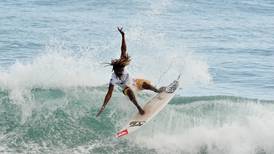 Gilbert Brown sacó corona en fecha de surf en Nosara