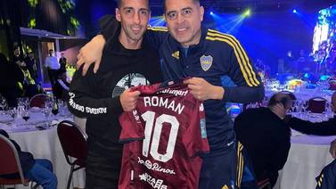 Mariano Torres le dio un regalo a Juan Román Riquelme que llena de orgullo a la afición de Saprissa