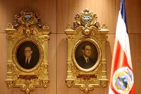 Salón de Expresidentes de la República, donde coinciden don Juanito, don Pepe y el Doctor