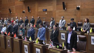 Diputados ratifican a directivos suplentes de Coprocom tras prolongado debate