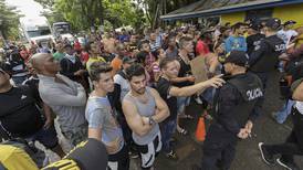 Carlos Alvarado analizará con presidente de Panamá posible salida de cubanos varados en ese país