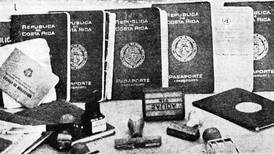 Hoy hace 50 años: Detienen a sospechosos de falsificar pasaportes