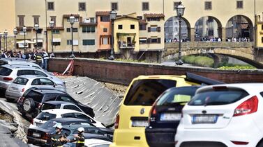 Calle se hunde cerca del célebre Ponte Vecchio de Florencia