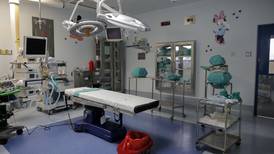 Defensoría exige explicaciones a la CCSS sobre suspensión de cirugías por posible contaminación en anestesia