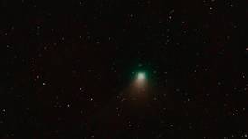 Busque abrigo y binoculares para admirar un cometa que cruza nuestro cielo cada 50.000 años