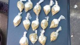 Vendedor ambulante escondía 19 dosis de marihuana en un saco con chiles dulces  