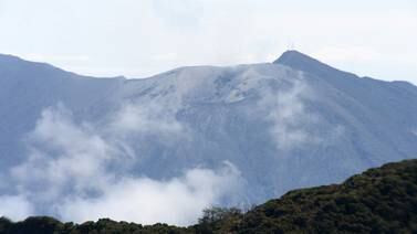  Expertos reportan alta sismicidad superficial en el volcán Turrialba