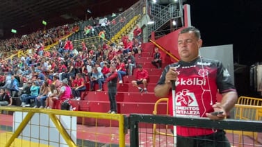 Video muestra promesa cumplida de Johan Venegas a aficionado no vidente de Alajuelense