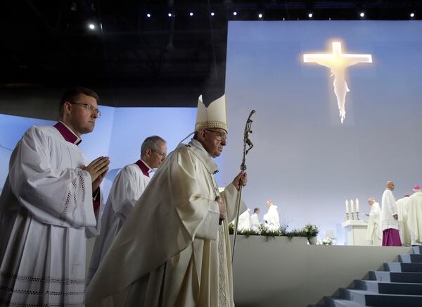 El Papa Francisco llega al centro de convenciones Palexpo para celebrar una misa en Ginebra, Suiza, el jueves 21 de junio de 2018.