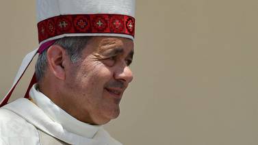 Papa acepta renuncia de tres obispos chilenos por escándalo de abuso sexual