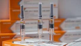 Brasil suspende ensayos de vacuna china contra covid-19 por un ‘incidente grave’