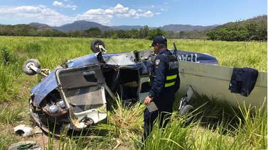 Estudiante de aviación sigue muy delicado tras caída de avioneta en Paquera