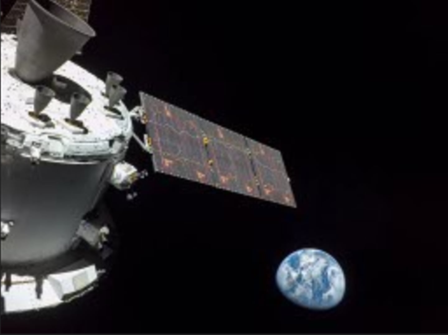 En la misión Artemisa I se lograron tomar imágenes como esta, de la Tierra desde las cercanías de la Luna.

Fotografía: NASA