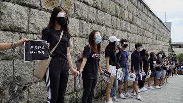Gobierno de Hong Kong llama al diálogo para poner fin al caos