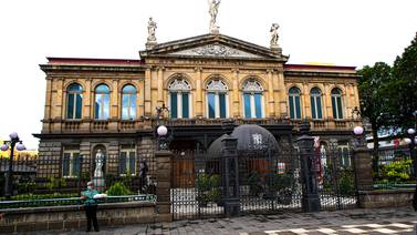 Pinturas del Teatro Nacional tienen material más antiguo que territorio de Costa Rica