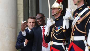 Presidente francés se encamina hacia mayoría absoluta en legislativas en Francia