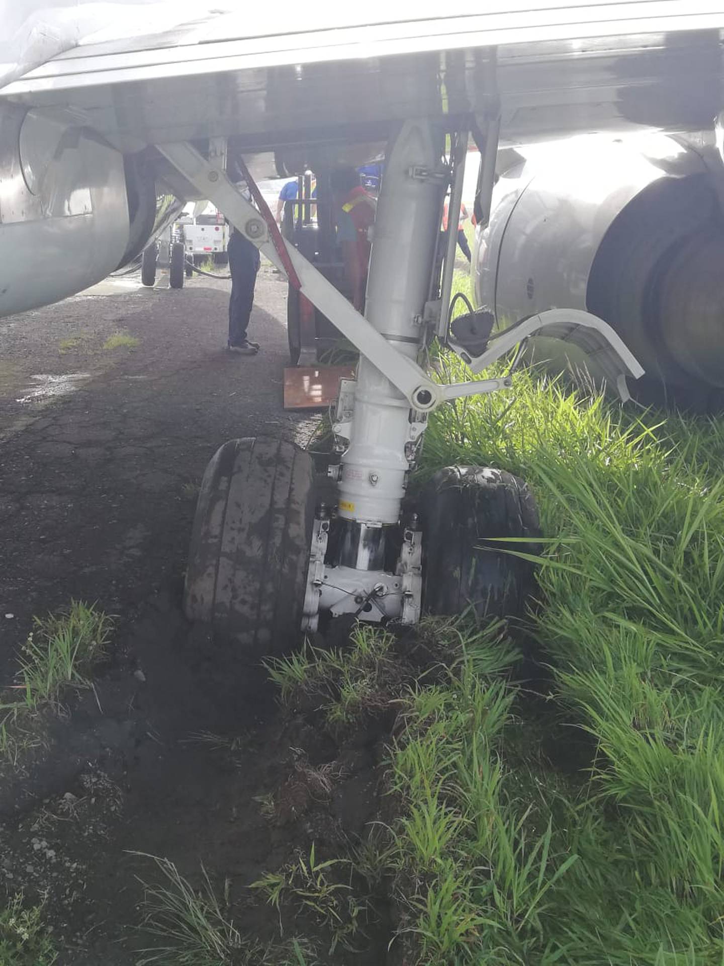 El percance ocurrió a lsa 7:56 a. m. cuando el avión de COPA era remolcado. Foto. Shirley Vásquez.