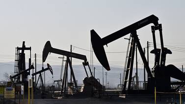 Arabia Saudita, Rusia e Irak mantendrán recortes en producción de petróleo hasta junio
