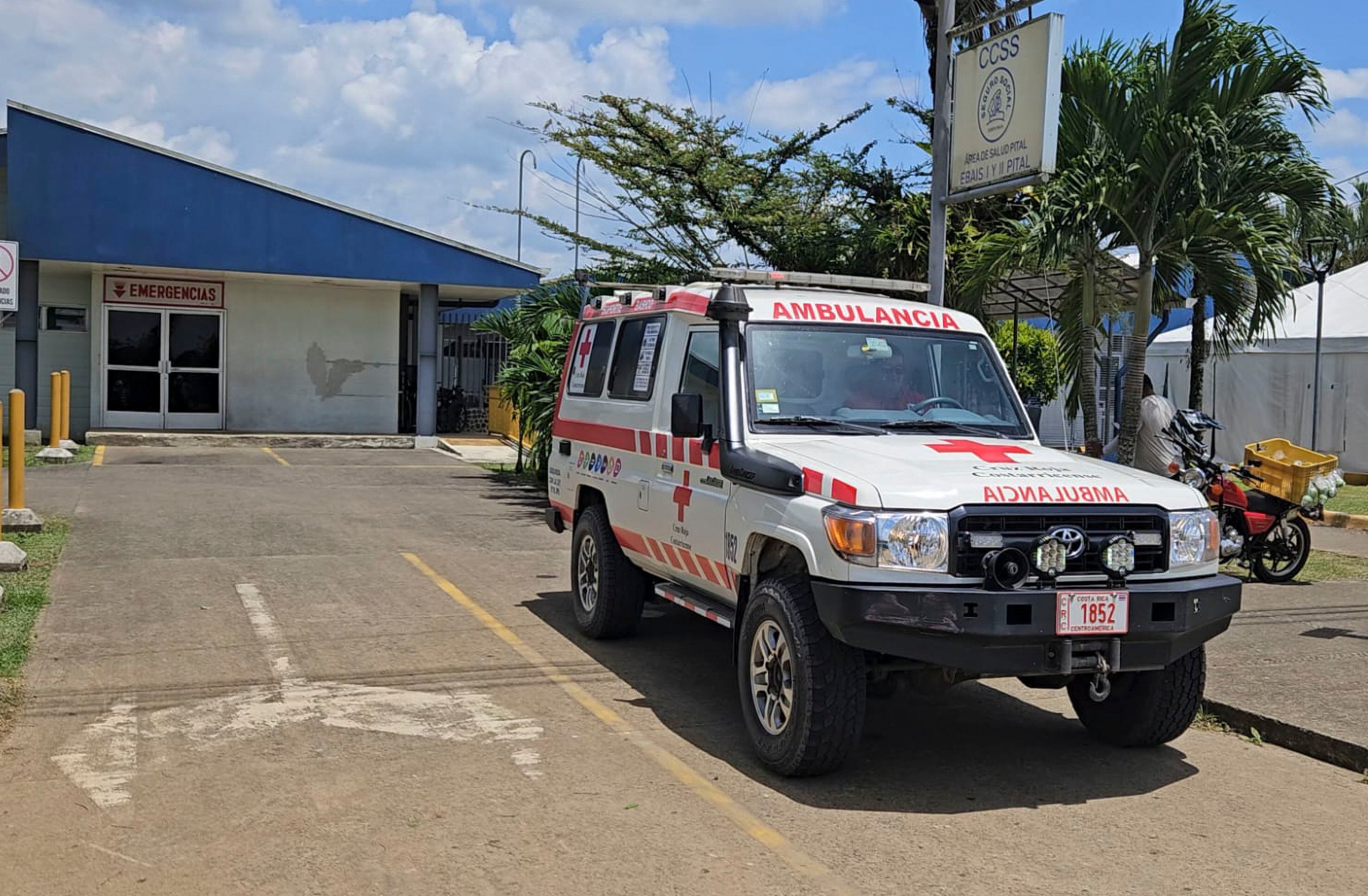 La Cruz Roja atendió a hombre que resultó herido de gravedad por el ataque de una vaca.